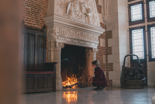 feu de cheminée dans la grande salle du  Château Royal d'Amboise