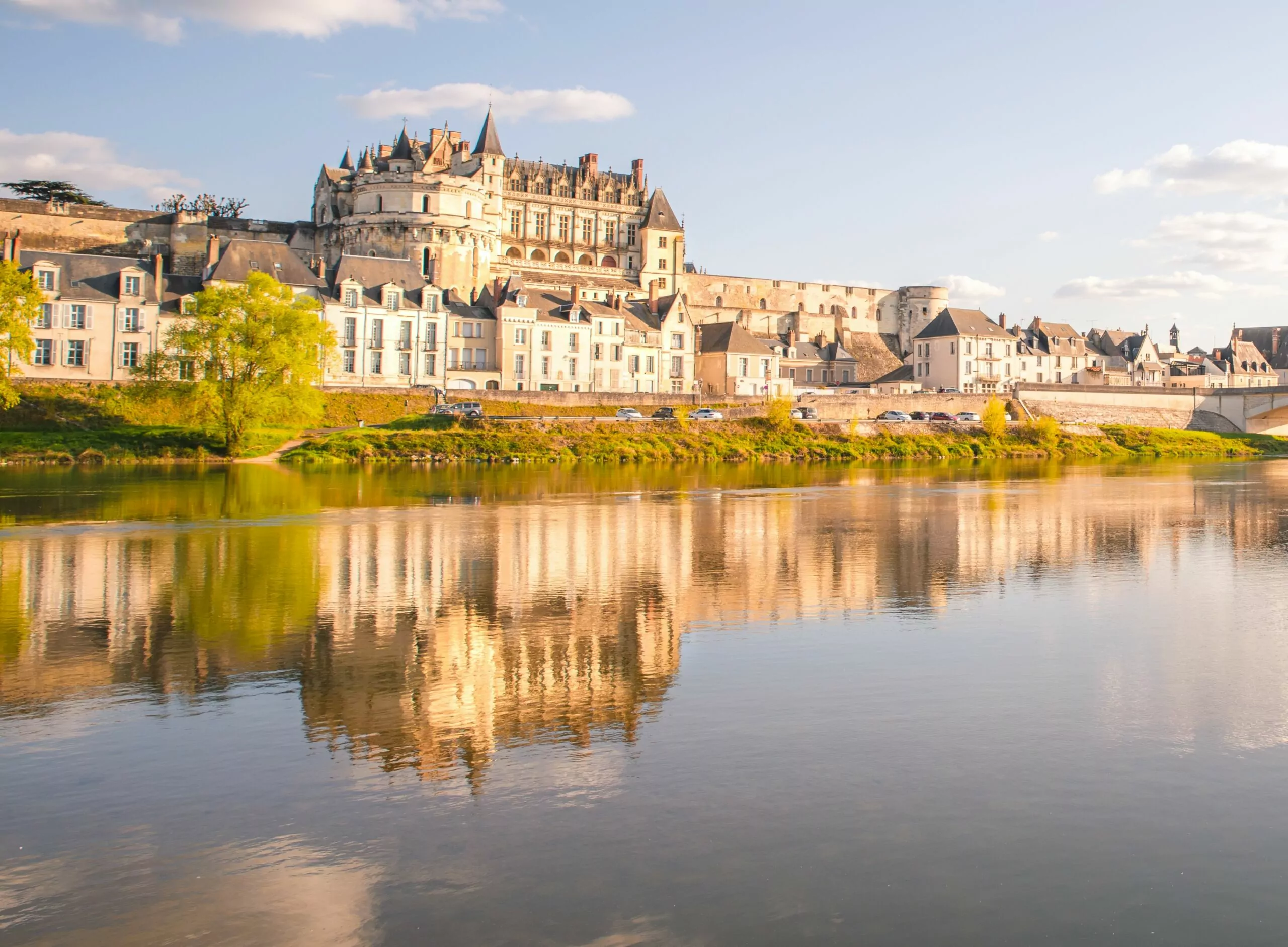 Vue  Château Royal d'Amboise depuis la Loire